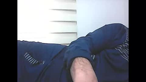 Snapshot of screw2 chatting on 03-08-25, 10:11 Evren online show from 03-08-25, 10:11