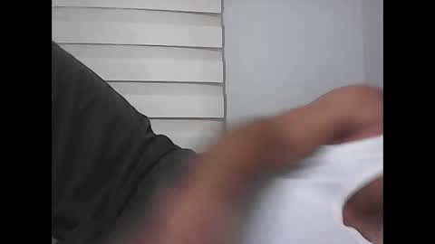 Snapshot of screw2 chatting on 10-05-25, 08:51 Evren online show from 10-05-25, 08:51