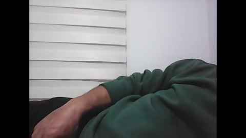 Snapshot of screw2 chatting on 10-12-25, 09:25 Evren online show from 10-12-25, 09:25