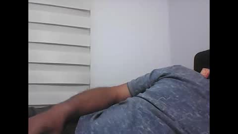 Snapshot of screw2 chatting on 10-13-25, 03:45 Evren online show from 10-13-25, 03:45