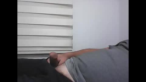 Snapshot of screw2 chatting on 11-24-25, 07:02 Evren online show from 11-24-25, 07:02