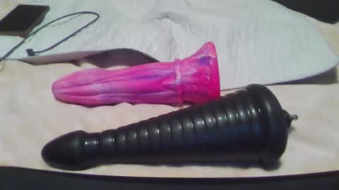 Snapshot of sdbeachfreaks chatting on 12-18-25, 06:08 SDBeachfreaks online show from 12-18-25, 06:08