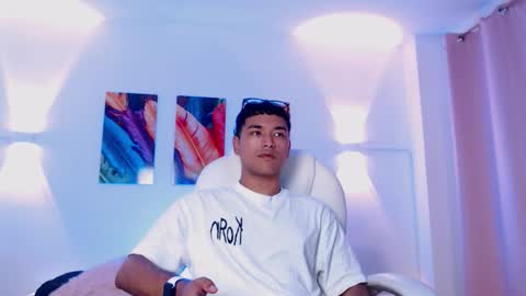 Snapshot of seanstonee chatting on 03-25-26, 01:22 Sean online show from 03-25-26, 01:22