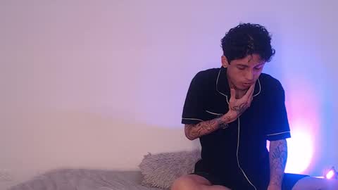  CAMILA Y SEBASTIAN online show from 09-29-25, 01:00