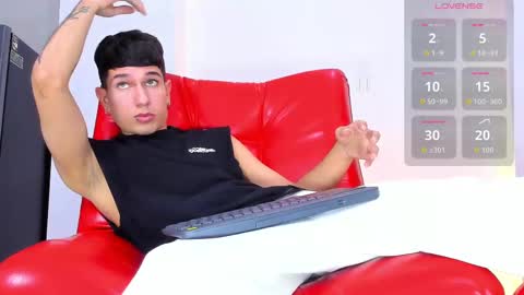 sebas_hall_ online show from 11-04-25, 11:37