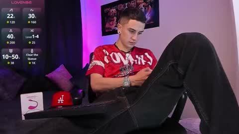 Snapshot of sebas_maverick chatting on 10-15-25, 04:23 Sebastian online show from 10-15-25, 04:23