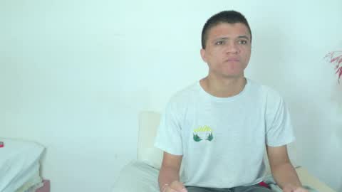 Snapshot of sebas_n_aly chatting on 04-24-26, 01:52 ely online show from 04-24-26, 01:52