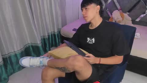 Snapshot of sebas_pretty7 chatting on 03-25-26, 12:44 sebas_pretty7 online show from 03-25-26, 12:44