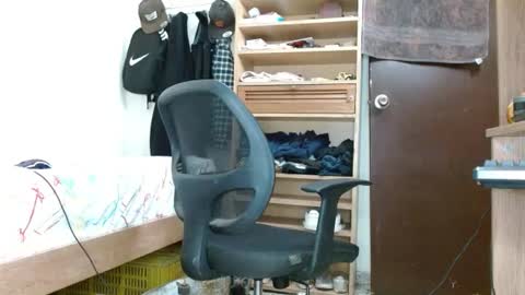 Snapshot of sebasslops chatting on 02-17-25, 07:10 Sebas online show from 02-17-25, 07:10