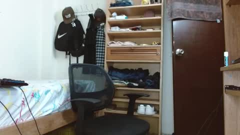 Snapshot of sebasslops chatting on 02-18-25, 06:15 Sebas online show from 02-18-25, 06:15