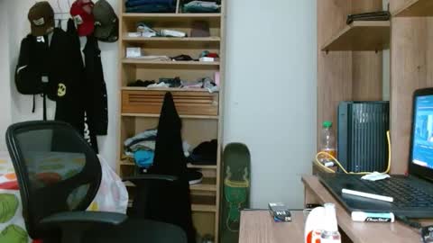 Snapshot of sebasslops chatting on 02-26-25, 02:04 Sebas online show from 02-26-25, 02:04