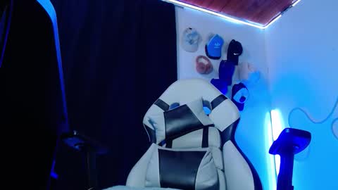 Snapshot of sebastian_025 chatting on 12-15-25, 05:01 Sebastian online show from 12-15-25, 05:01