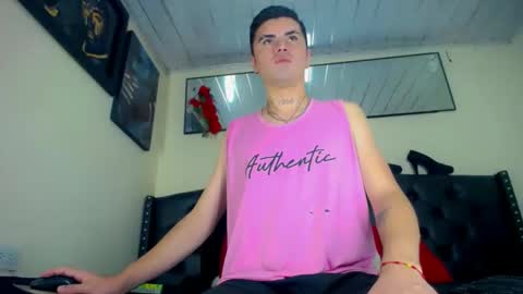 Snapshot of sebastian_loaiza chatting on 11-08-25, 08:07 Sebastian online show from 11-08-25, 08:07