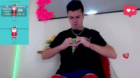 Snapshot of sebastian_loaiza chatting on 12-14-25, 01:27 Sebastian online show from 12-14-25, 01:27