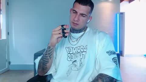 Snapshot of sebastian_muss chatting on 05-19-26, 07:31 Sebastian online show from 05-19-26, 07:31