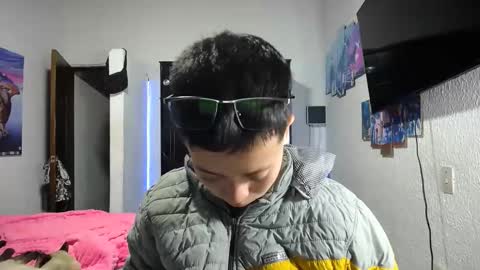 Snapshot of sebastian_posse chatting on 03-08-25, 02:55 Myystiic online show from 03-08-25, 02:55