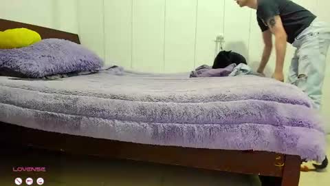     .  INDEPENDENT MODEL online show from 07-01-26, 12:29