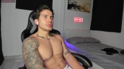 Lucian Sinclair online show from 11-08-25, 01:39