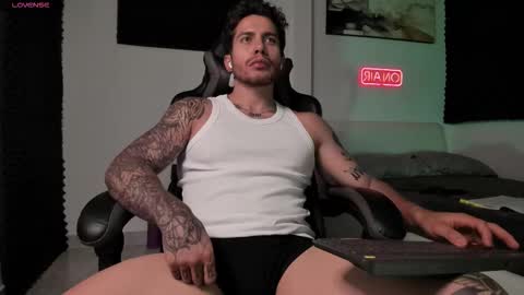 Lucian Sinclair online show from 11-21-25, 02:21