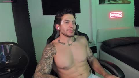 Lucian Sinclair online show from 11-27-25, 01:07