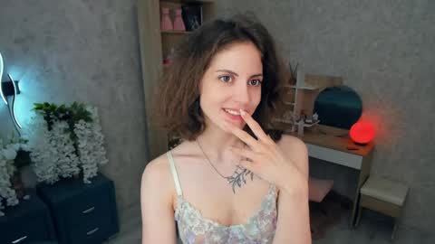 Snapshot of secret_des1res chatting on 06-05-26, 06:52 Mia online show from 06-05-26, 06:52