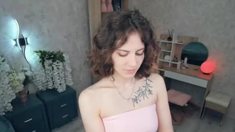Snapshot of secret_des1res chatting on 06-10-26, 05:28 Mia online show from 06-10-26, 05:28