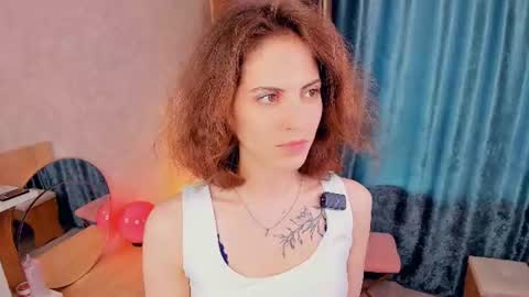Snapshot of secret_des1res chatting on 06-18-26, 05:41 Mia online show from 06-18-26, 05:41