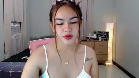 Snapshot of secret_lover22 chatting on 02-12-25, 11:40 Chloe online show from 02-12-25, 11:40