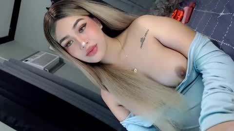 Snapshot of secret_lover22 chatting on 03-09-25, 05:11 Chloe online show from 03-09-25, 05:11