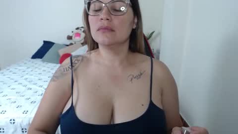 Snapshot of secretdeluxe chatting on 05-17-26, 10:22 Secret Bella online show from 05-17-26, 10:22