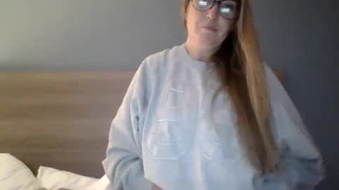 secretskyla online show from 10-16-25, 01:28