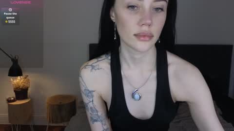 Snapshot of seduced_by_sara chatting on 12-17-24, 09:27 Sara online show from 12-17-24, 09:27