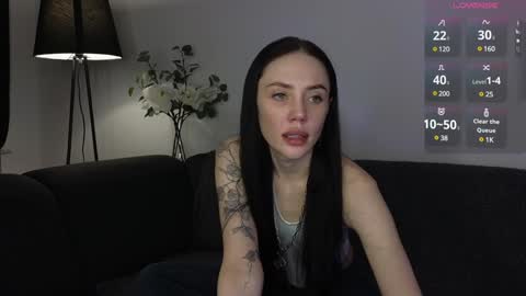 Snapshot of seduced_by_sara chatting on 01-05-25, 05:20 Sara online show from 01-05-25, 05:20