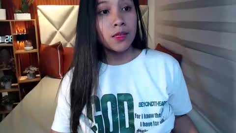 Snapshot of seductive_elle chatting on 11-10-25, 04:50 ellie online show from 11-10-25, 04:50