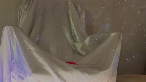 Snapshot of seductive_flower chatting on 11-20-25, 09:42 Mali online show from 11-20-25, 09:42