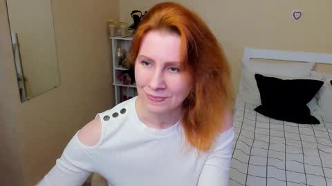 seductive_foxy_ online show from 09-27-25, 08:25