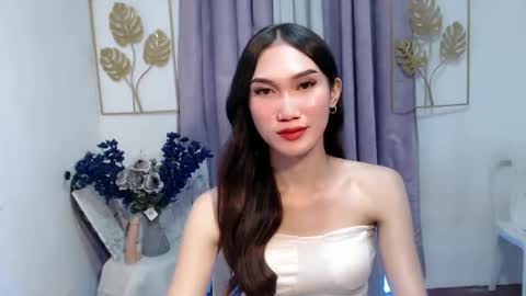 Snapshot of seductive_kimxxx chatting on 12-02-25, 04:24 your miss universe kim online show from 12-02-25, 04:24
