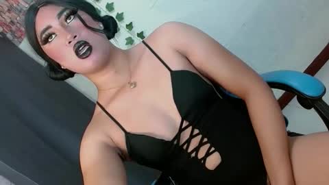 Snapshot of seductive_scarllete chatting on 11-30-25, 11:42 SCARLETTE online show from 11-30-25, 11:42