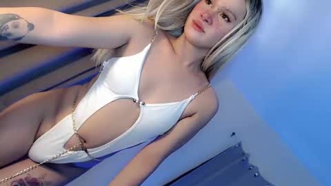 Snapshot of seductive_temptation1 chatting on 12-09-24, 02:45 cath online show from 12-09-24, 02:45