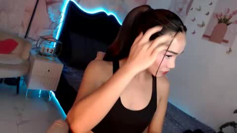 Snapshot of seductive_vana chatting on 11-11-25, 06:30 Vanessa online show from 11-11-25, 06:30