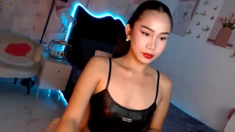 Snapshot of seductive_vana chatting on 11-17-25, 10:37 Vanessa online show from 11-17-25, 10:37