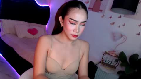 Snapshot of seductive_vana chatting on 05-04-26, 06:15 Vanessa online show from 05-04-26, 06:15