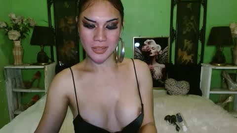 Snapshot of seductivecatxxx chatting on 09-09-25, 04:17 dyosa isabel online show from 09-09-25, 04:17