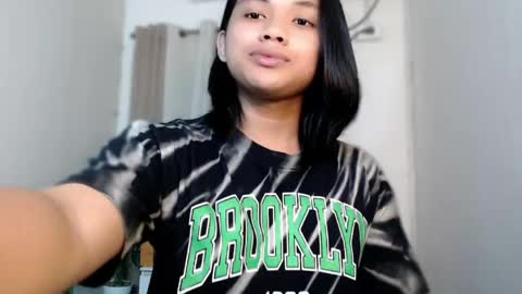 Snapshot of seductivedeluxe69 chatting on 05-22-26, 05:07 Deluxe online show from 05-22-26, 05:07