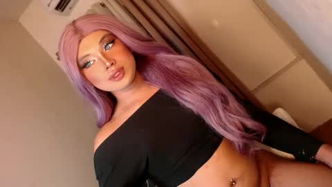 Snapshot of seductivedeluxe69 chatting on 06-01-26, 06:09 Deluxe online show from 06-01-26, 06:09