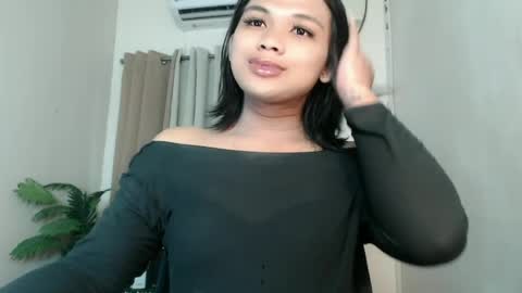 Snapshot of seductivedeluxe69 chatting on 06-14-26, 04:58 Deluxe online show from 06-14-26, 04:58