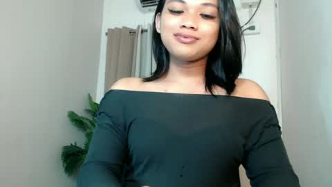 Snapshot of seductivedeluxe69 chatting on 07-03-26, 05:08 Deluxe online show from 07-03-26, 05:08