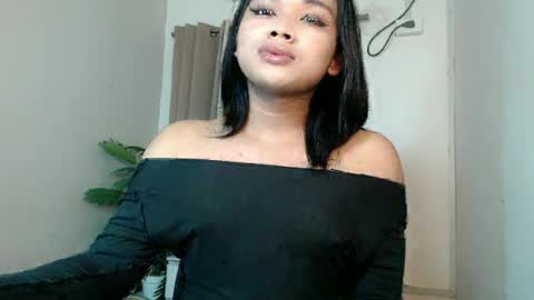 Snapshot of seductivedeluxe69 chatting on 07-08-26, 08:35 Deluxe online show from 07-08-26, 08:35
