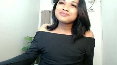 Snapshot of seductivedeluxe69 chatting on 07-10-26, 05:48 Deluxe online show from 07-10-26, 05:48
