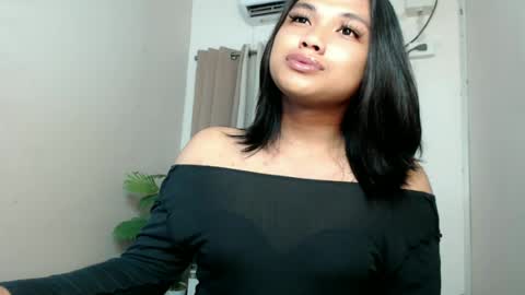 Snapshot of seductivedeluxe69 chatting on 07-15-26, 10:15 Deluxe online show from 07-15-26, 10:15